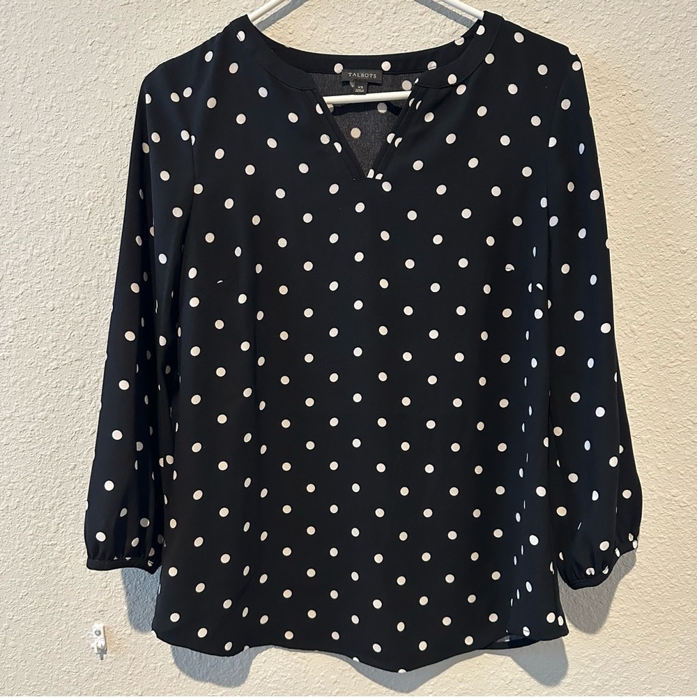 Talbots black & white polka dot blouse. Perfect for any occasion. Size XS.